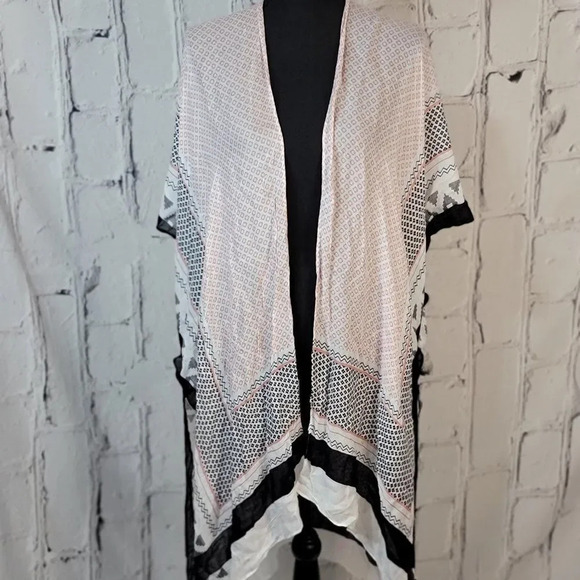 MOSS Rose | Beautiful lightweight black and pink tribal Print Kimono | one size - Picture 3 of 8